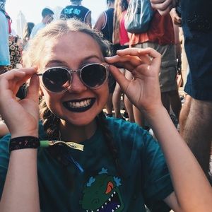 Meet your Posher, Julia